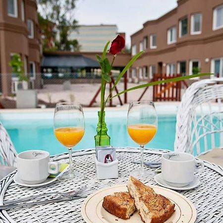 Pro Hotel Пилар Екстериор снимка