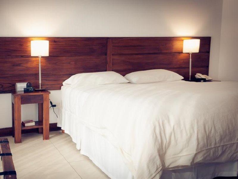 Pro Hotel Пилар Екстериор снимка