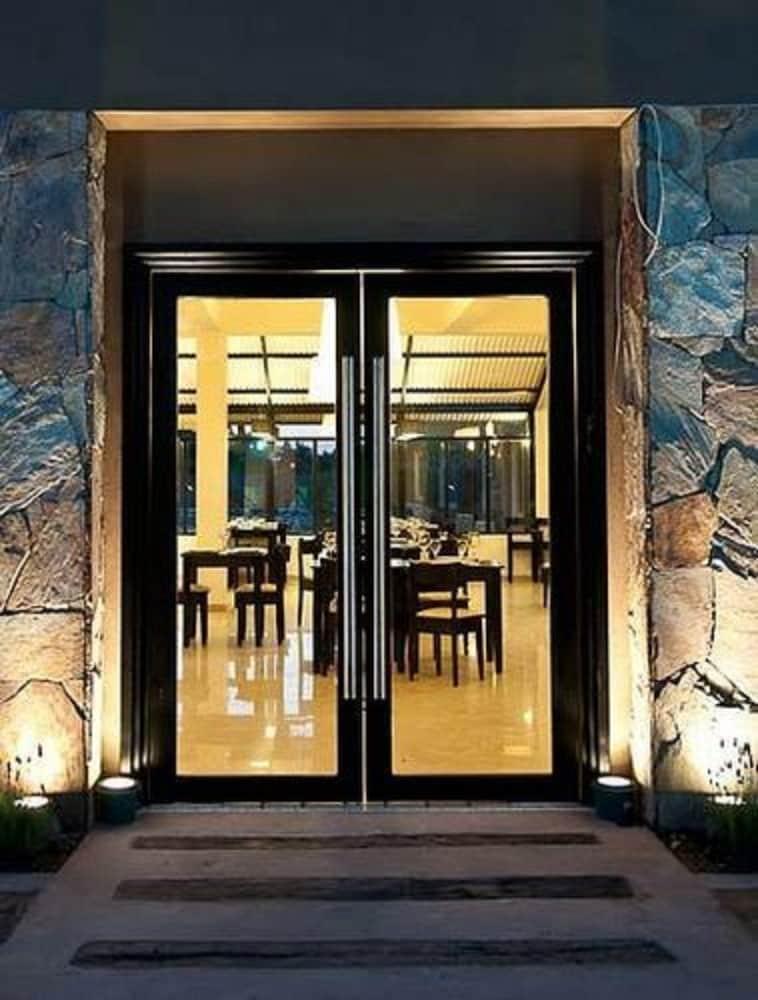 Pro Hotel Пилар Екстериор снимка