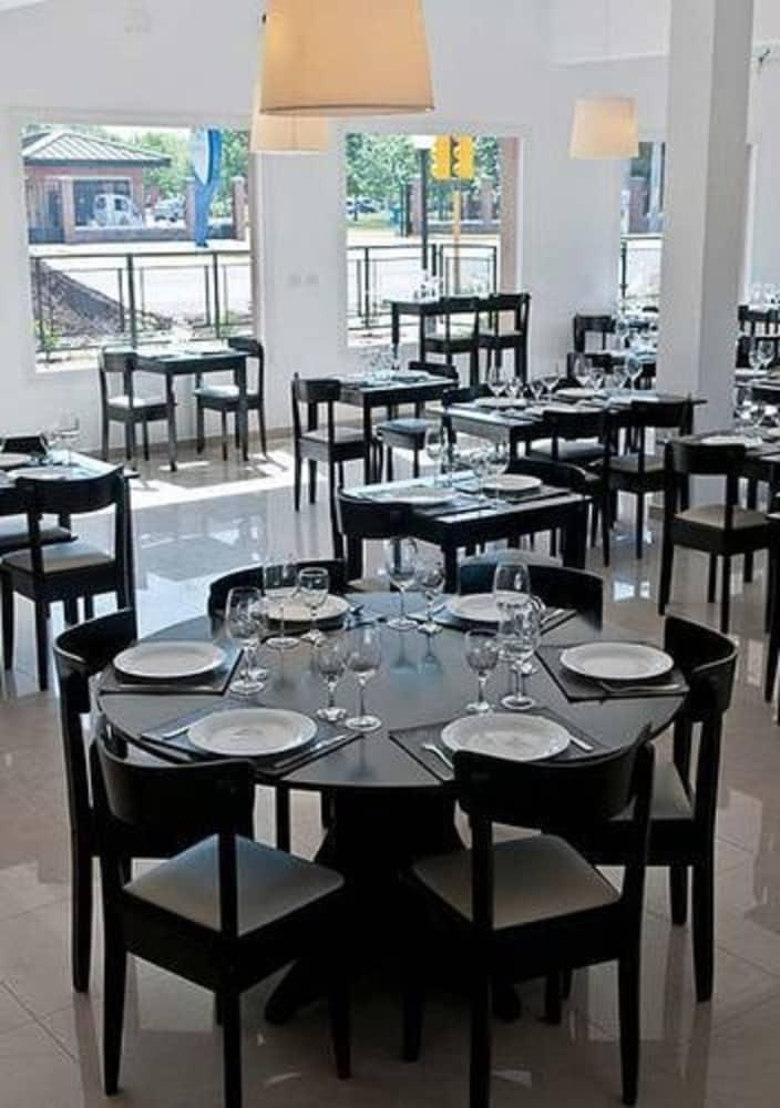 Pro Hotel Пилар Екстериор снимка