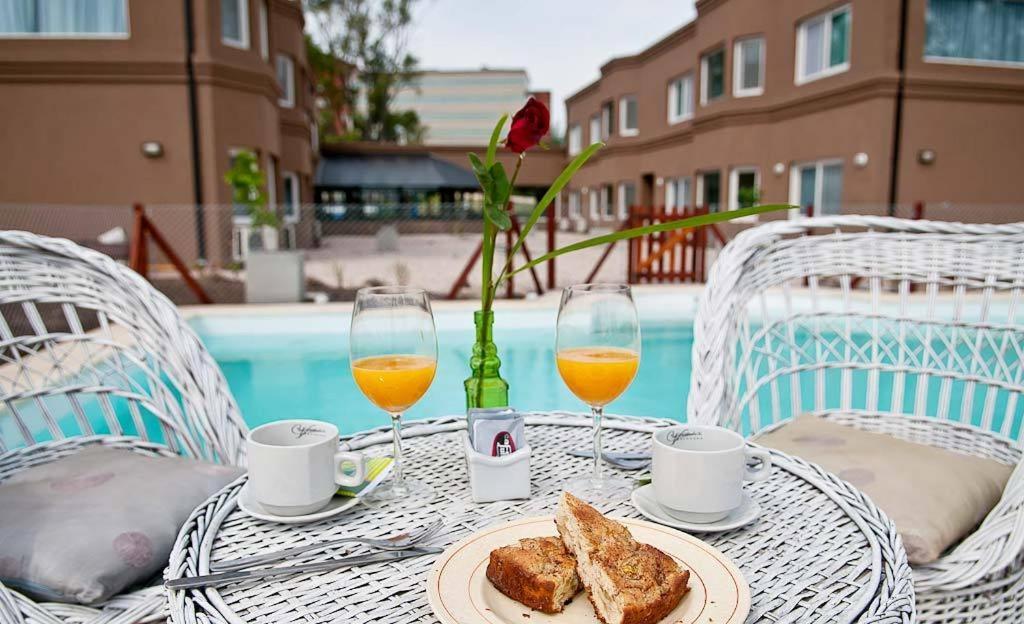 Pro Hotel Пилар Екстериор снимка
