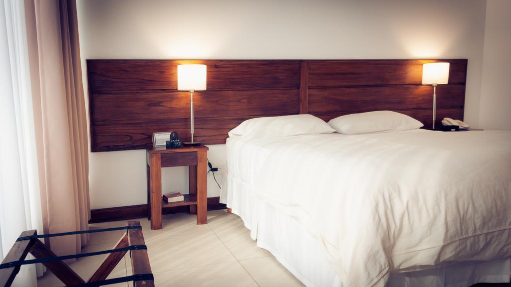 Pro Hotel Пилар Екстериор снимка