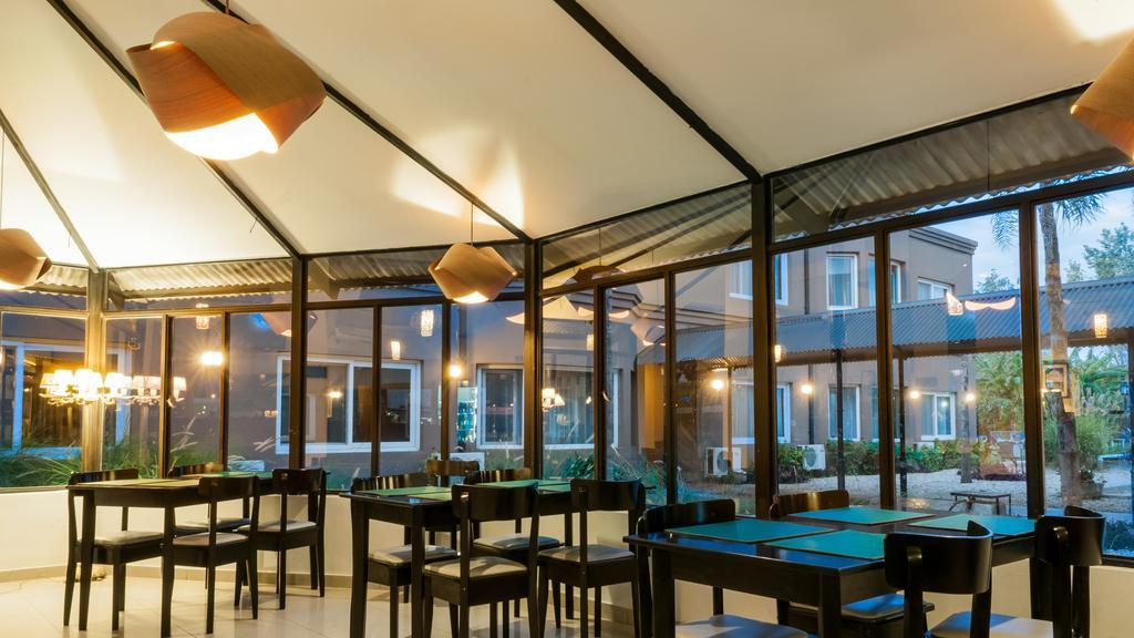 Pro Hotel Пилар Екстериор снимка